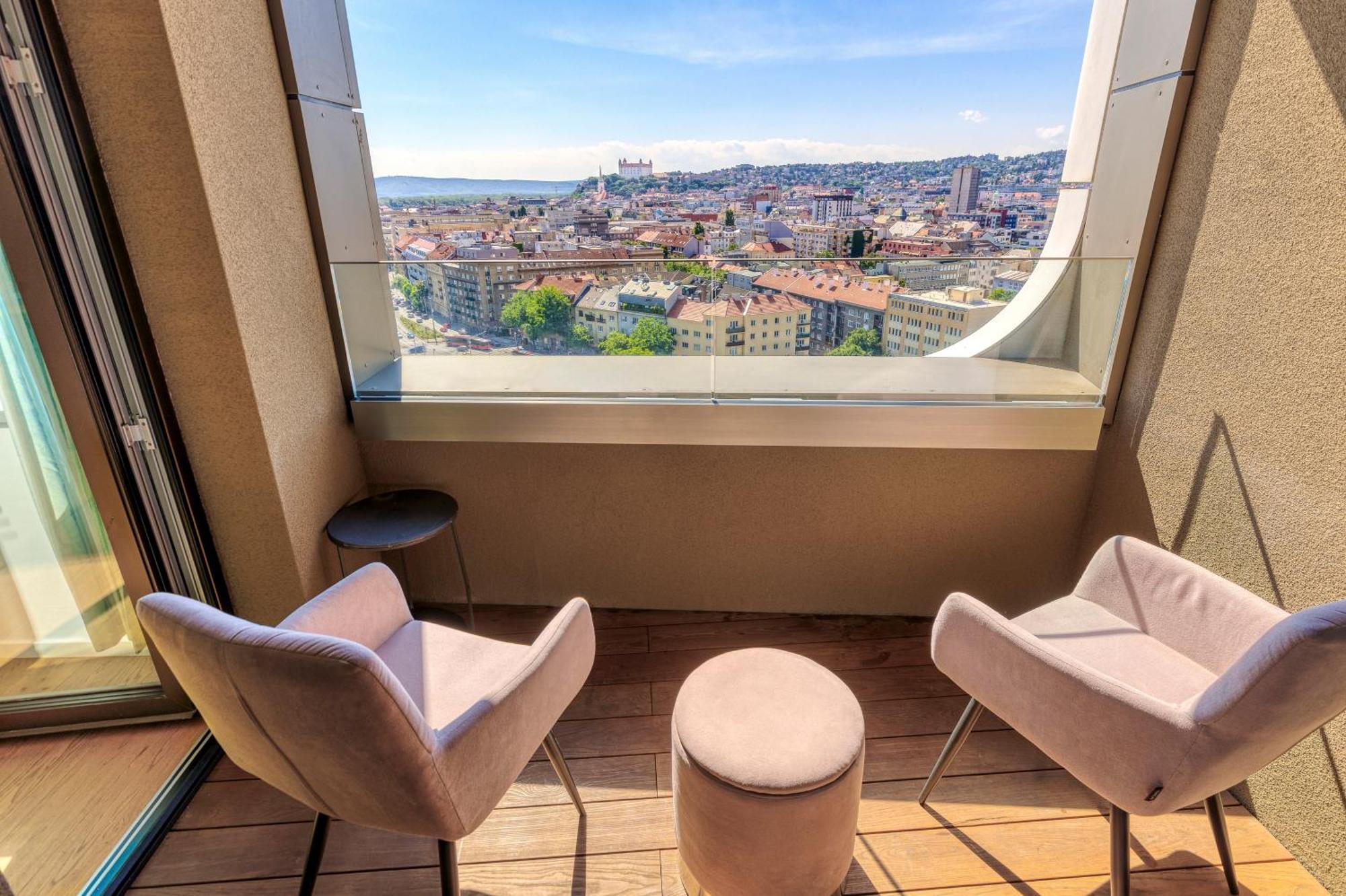 ברטיסלאבה Sky Park 1 - Luxurious #Instaworthy Apartment In Downtown City Center With Included Parking, Best Address In Town מראה חיצוני תמונה