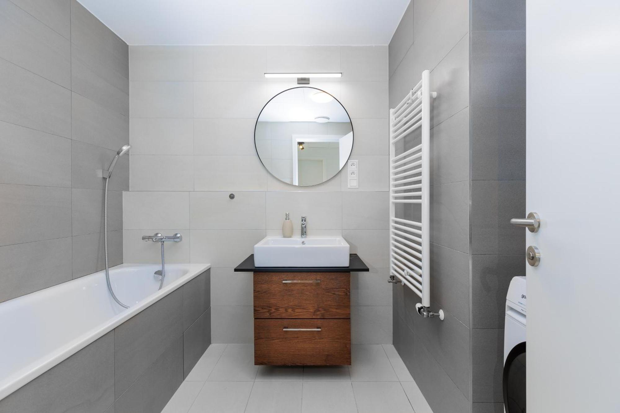 ברטיסלאבה Sky Park 1 - Luxurious #Instaworthy Apartment In Downtown City Center With Included Parking, Best Address In Town מראה חיצוני תמונה