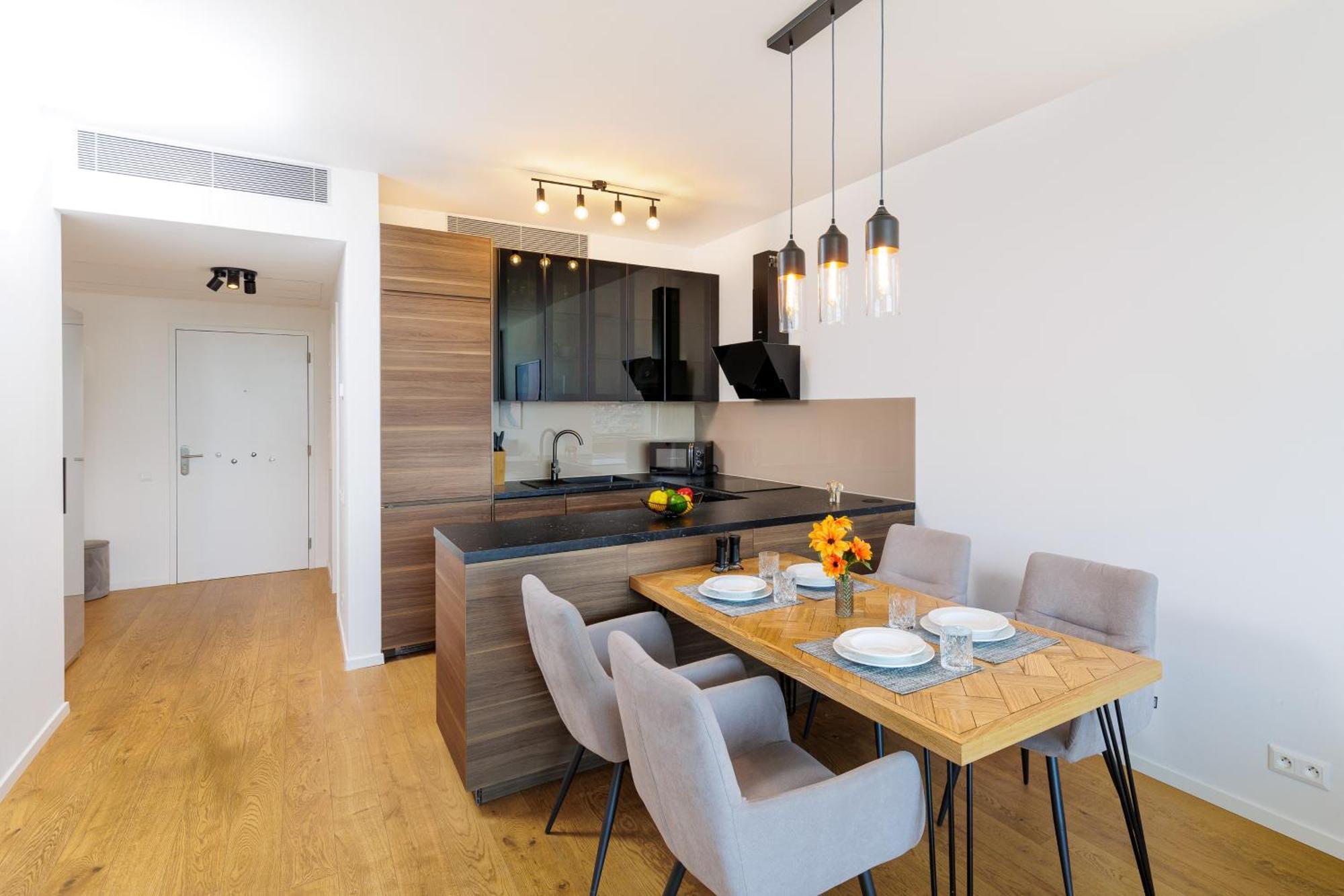 ברטיסלאבה Sky Park 1 - Luxurious #Instaworthy Apartment In Downtown City Center With Included Parking, Best Address In Town מראה חיצוני תמונה