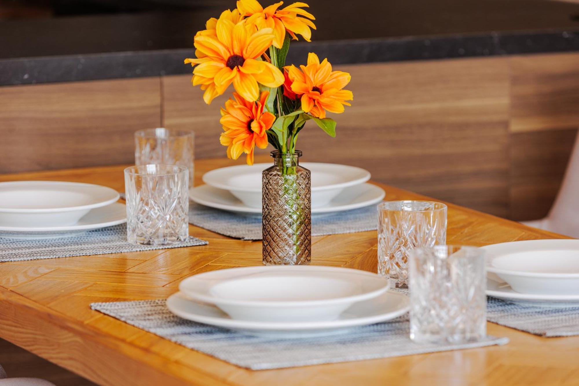 ברטיסלאבה Sky Park 1 - Luxurious #Instaworthy Apartment In Downtown City Center With Included Parking, Best Address In Town מראה חיצוני תמונה