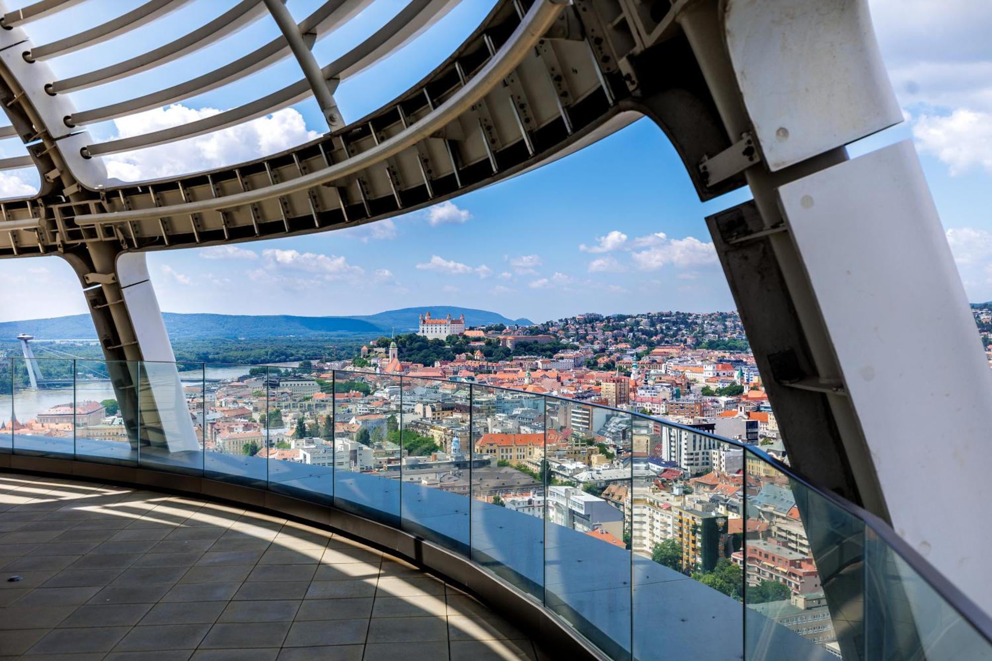 ברטיסלאבה Sky Park 1 - Luxurious #Instaworthy Apartment In Downtown City Center With Included Parking, Best Address In Town מראה חיצוני תמונה