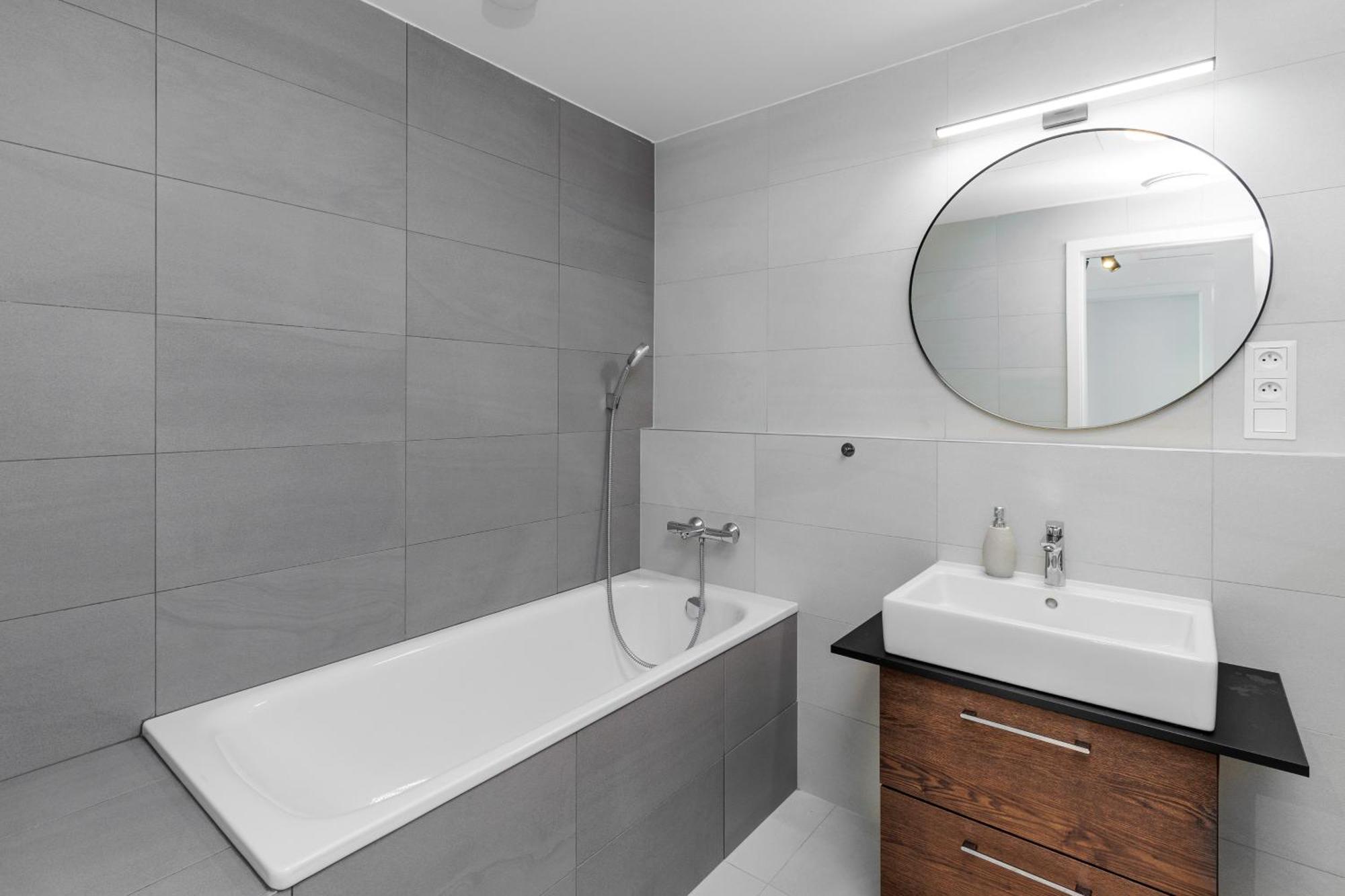 ברטיסלאבה Sky Park 1 - Luxurious #Instaworthy Apartment In Downtown City Center With Included Parking, Best Address In Town מראה חיצוני תמונה