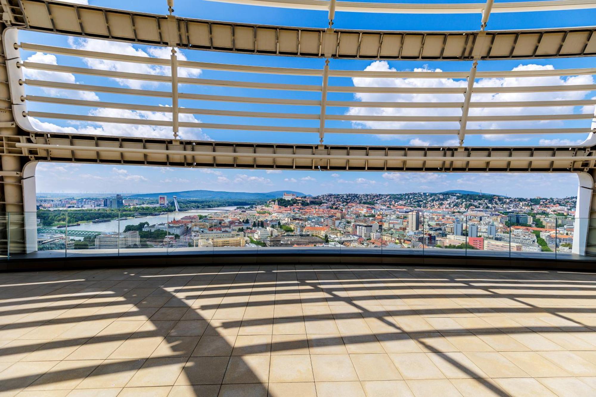 ברטיסלאבה Sky Park 1 - Luxurious #Instaworthy Apartment In Downtown City Center With Included Parking, Best Address In Town מראה חיצוני תמונה