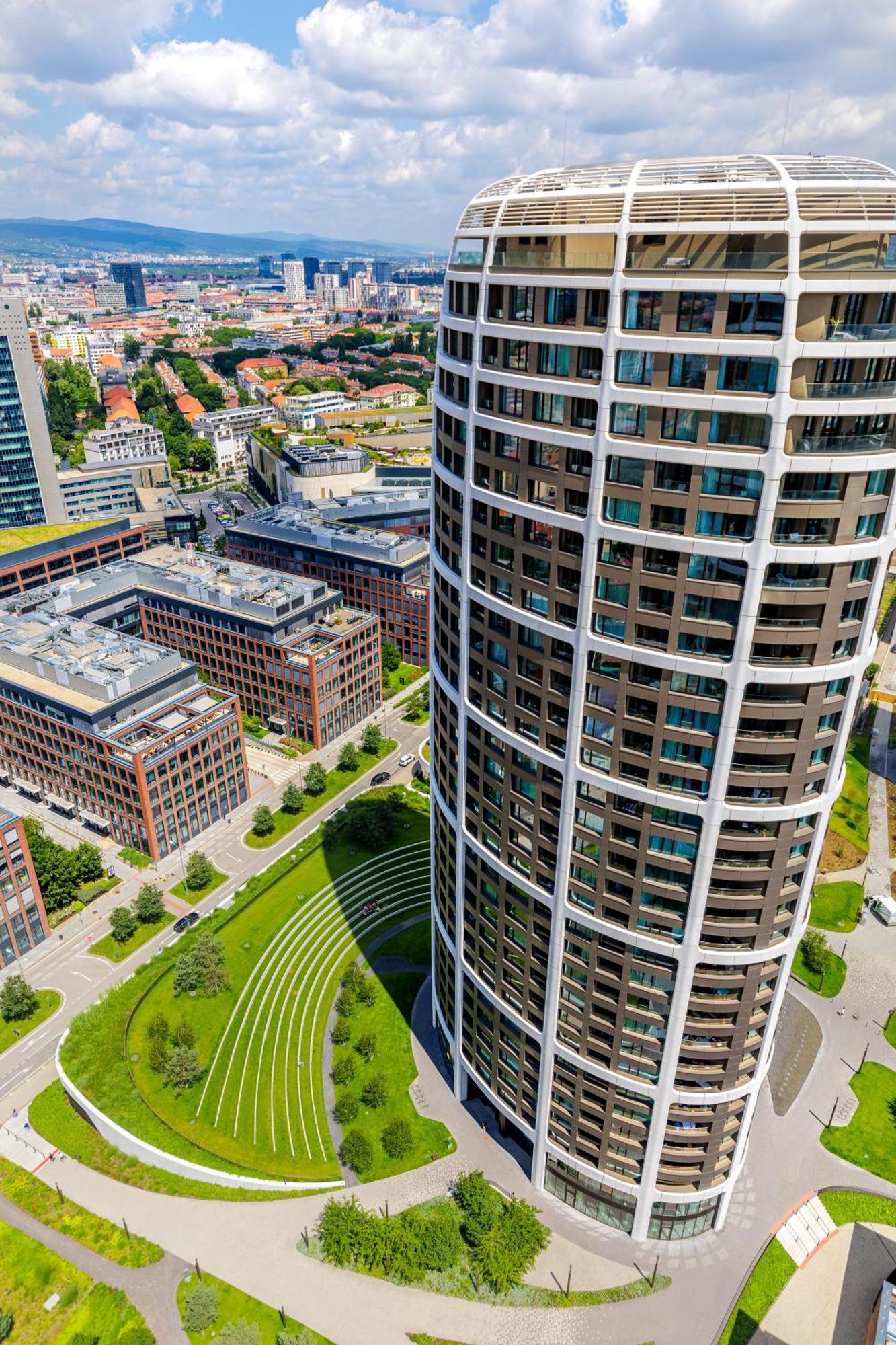 ברטיסלאבה Sky Park 1 - Luxurious #Instaworthy Apartment In Downtown City Center With Included Parking, Best Address In Town מראה חיצוני תמונה