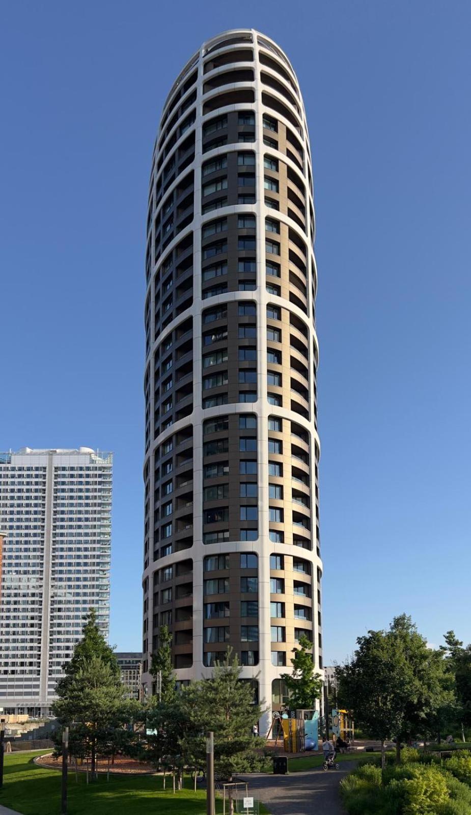 ברטיסלאבה Sky Park 1 - Luxurious #Instaworthy Apartment In Downtown City Center With Included Parking, Best Address In Town מראה חיצוני תמונה